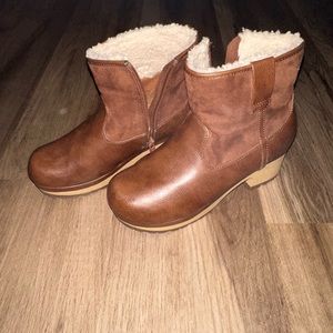 Universal Thread boots